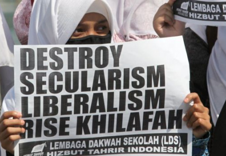 Indonésie pomalu podléhá radikálům