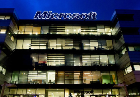 Pracovníci Microsoftu protestují proti profitování z války (Budou propuštěni z práce?)