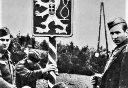 6. októbra 1944 prekročili jednotky 2. práporu 1. čs. brigády štátnu hranicu v priestore Duklianskeho priesmyku.