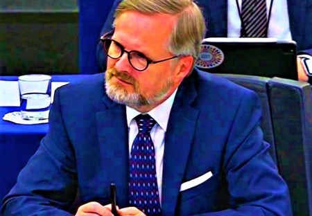 Fiala dostal kapky v Evropském parlamentu od G. Verhofstadta