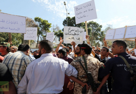 Žádné jídlo, žádné léky. Libyjská vojska obléhají Bani Walid