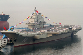 cinska-lietadlova-lod-kotvi-v-tartuse-na-podporu-rusko-iranskeho-vojenskeho-spojenectva