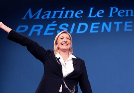 Neděle, která může změnit Francii - Marine Le Penová před 2. kolem regionálních voleb. Otevírají se Marině Le Penové dveře do Elysejského paláce na rok 2017?