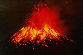 prave-ted-nase-planeta-zaziva-40-sopecnych-erupci