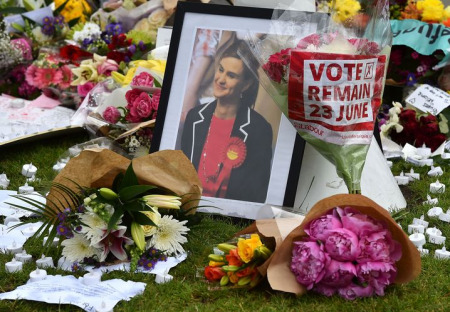 Vražda multikulturní političky Cox může znamenat zvrat v brexitu