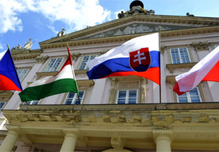 Poľsko chce z Vyšehradskej štvorky urobiť šestku Karpatského regiónu. Navrhuje prijať do spolku Rumunsko a Ukrajinu