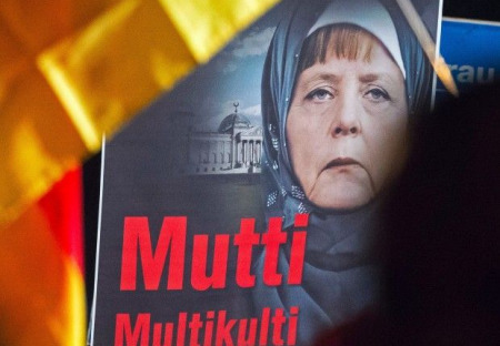 "Kdo nenávidí uprchlíky, nenávidí Německo!" zaznělo v Bundestagu