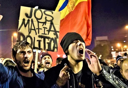 Rumunské masivní protesty proti korupci nyní i v Praze
