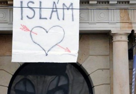 Jak nesnášet Západ a milovat islám