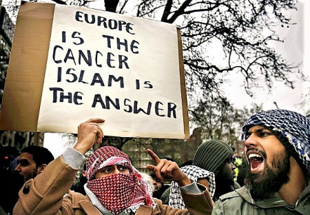 Muslimové prorokují Evropě: „Jednoho dne to všechno bude naše.“
