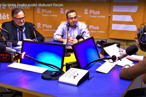 pro-a-proti-na-tema-cesko-ruske-diskusni-forum-stanislav-novotny-v-diskuzi-s-m-romancovem