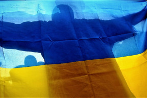 vyrazne-jiny-pohled-na-ukrajinu-nez-vam-hlasi-miroslav-karas-v-praze-ho-predstavil-exdiplomat-basta-i-hoste-primo-z-mista