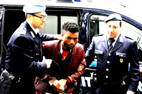 kanibalismus-v-evrope-africane-na-predmesti-parize-napadli-muze-a-snedli-mu-cast-obliceje