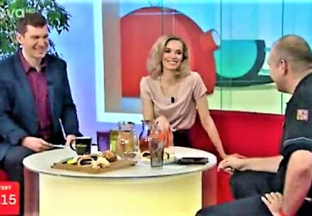 Moderátor TV Nova sa smial, že v Rusku zhoreli deti !!!!