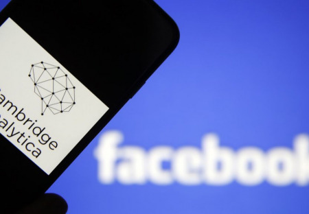 Facebooková hysterie má jméno Cambridge Analytica