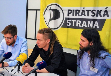 Piráti: Podporujeme vznik mezinárodní vyšetřovací komise, která by objasnila události ve městě Dúmá