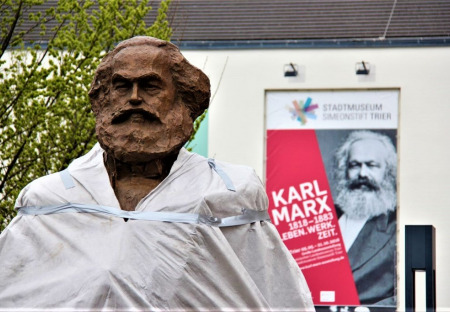 Držme se pevně hodnot Západu - tedy marxismu a sebedestrukce