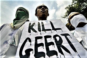 geert-wilders-sbira-karikatury-proroka-mohameda-muslimove-posilaji-jejich-autory-do-pekla