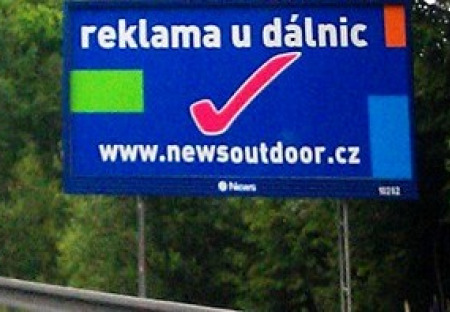 Piráti předložili přehled nelegálních billboardů na dálnici D1 a vyzývají ministra Ťoka k podání žaloby