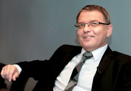 Co je to za vlády, které ze svých ministrů dělají zrádce a pomatence?