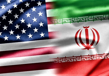 USA začínají uplatňovat další sankce vůči Íránu. Dotknou se i ropy
