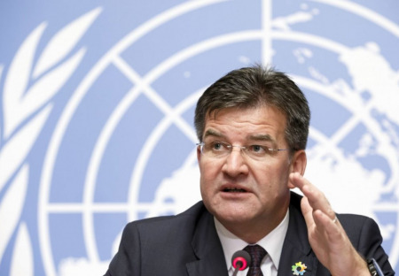 MIROSLAV LAJČÁK ZAVÁDZA ĽUDÍ. V MARAKÉŠI SA UŽ NIČ MENIŤ NEBUDE.