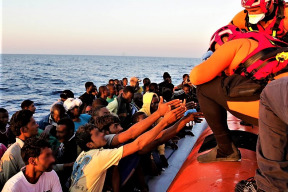 talianska-prokuratura-zabavila-lod-aquarius-prevazajucu-migrantov-a-zacala-vysetrovat-neziskovu-organizaciu-lekari-bez-hranic