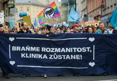 Klinika zasmrděla
