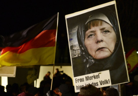 Máme dôkaz: Merkel 2015 zradila EÚ a klame ďalej o utečeneckej politike