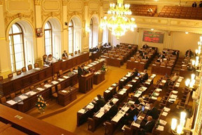 snemovna-schvalila-navrh-piratu-na-zruseni-vyjimek-z-registru-smluv-pro-cez-a-dalsi-spolecnosti