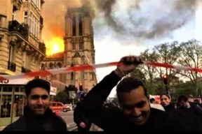 muslimove-oslavuji-pozar-v-notre-dame