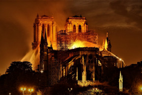 notre-dame-de-paris-symbol-krestanstva-vo-francuzsku-v-plamenoch