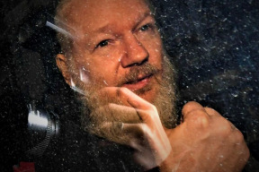 julian-assange-politicky-monstrproces-maskovany-jako-obvineni-ze-znasilneni