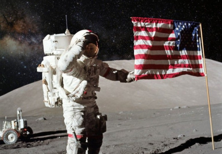 Pjakin o Američanech na Měsíci