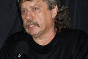 prof-phdr-jan-keller-csc-pre-pracujucich-zostava-stale-menej-prijmov-z-vyrobeneho-bohatstva-mladi-su-obetami-ideologickej-manipulacie-rozhovor-s-profesorom-sociologie-o-problemoch-doby