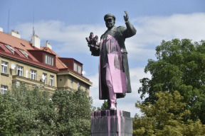 komentar-velvyslanectvi-ruske-federace-v-ceske-republice-v-souvislosti-s-aktem-vandalismu-vuci-pomniku-marsala-sovetskeho-svazu-i-s-koneva