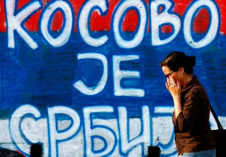 Veřejnoprávní mediální žumpa v akci aneb Jak se z humanitárních pracovníků na Kosovu stala parta fotbalových hooligans.
