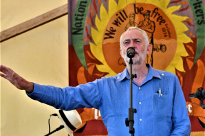 corbyna-zabilo-slnieckarstvo-nie-radikalne-socialisticky-ekonomicky-program
