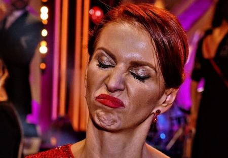 Dekadence aktivistky Nory z ČT vrcholí, až to ani vtipné není. Nezbyla Kolařovi plachta?