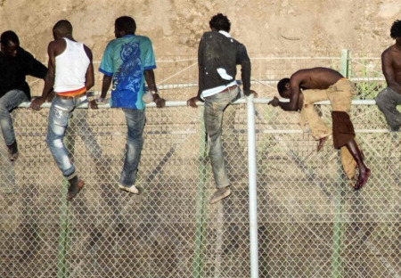 Ploty na hranicích Španělska již nebudou migranty "odrazovat"