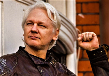 P.C.Roberts: Německá televize odkrývá lži, kterých bylo použito k vyfabrikování soudního případu proti Julianovi Assangemu