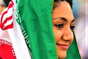 iranske-zeny-se-mullahum-stavi-na-odpor-feministky-na-zapade-ani-nemuknou