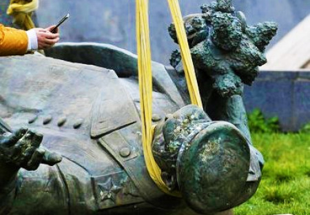 Byla kontraproduktivní aktivita městské části Prahy 6, resp. těch, kteří se podíleli na odstranění sochy maršála Koněva z právního hlediska bezúhonná?