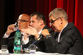 babis-a-telicka-ano-bud-nam-lezte-do-prd-le-nebo-bezte-do-p-ce