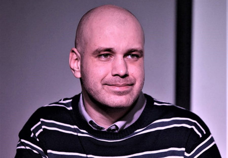 Placený poskok vládního hnutí ANO veřejně uráží české vlastence!