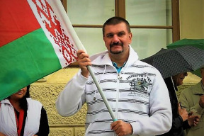 proc-by-se-nekdo-mel-nekomu-klanet-nebo-mu-libat-nohy
