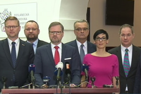 co-ohrozuje-demokracii