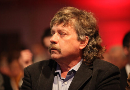 EU nutí přivandrovalce po dobrém i po zlém. Hodný a zlý policajt?