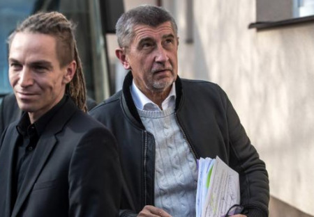 Vláda selhává v ochraně Česka před koronavirem, hrozí návrat plošných opatření. Piráti svolají Výbor pro zdravotnictví, žádají zvýšení kapacit testování i funkční chytrou karanténu