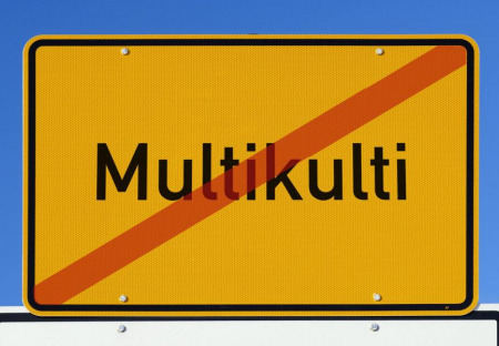 Multikulturní šílenství jen přitápí nenávisti pod kotel